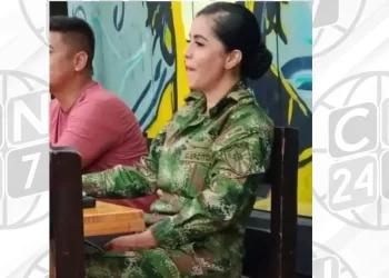 Mujer se hacía pasar por capitán del ejército nacional