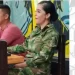 Mujer se hacía pasar por capitán del ejército nacional
