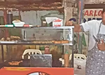 Empezó con un carrito de chorizos en la calle y hoy tiene su local propio de asados