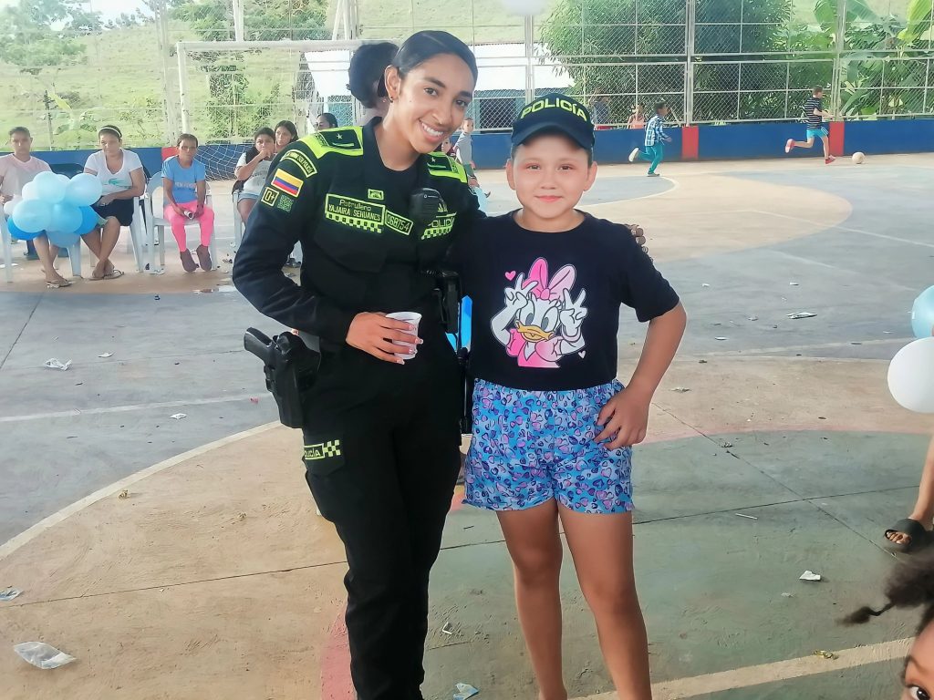 La Policia, Ejército y Ceproden realizan evento recreativo en el barrio El Éxodo de Puerto Libertador