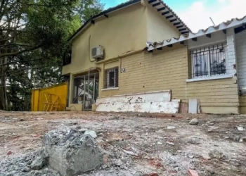 Hermano de Pablo Escobar demuele el museo dedicado al capo en Medellín
