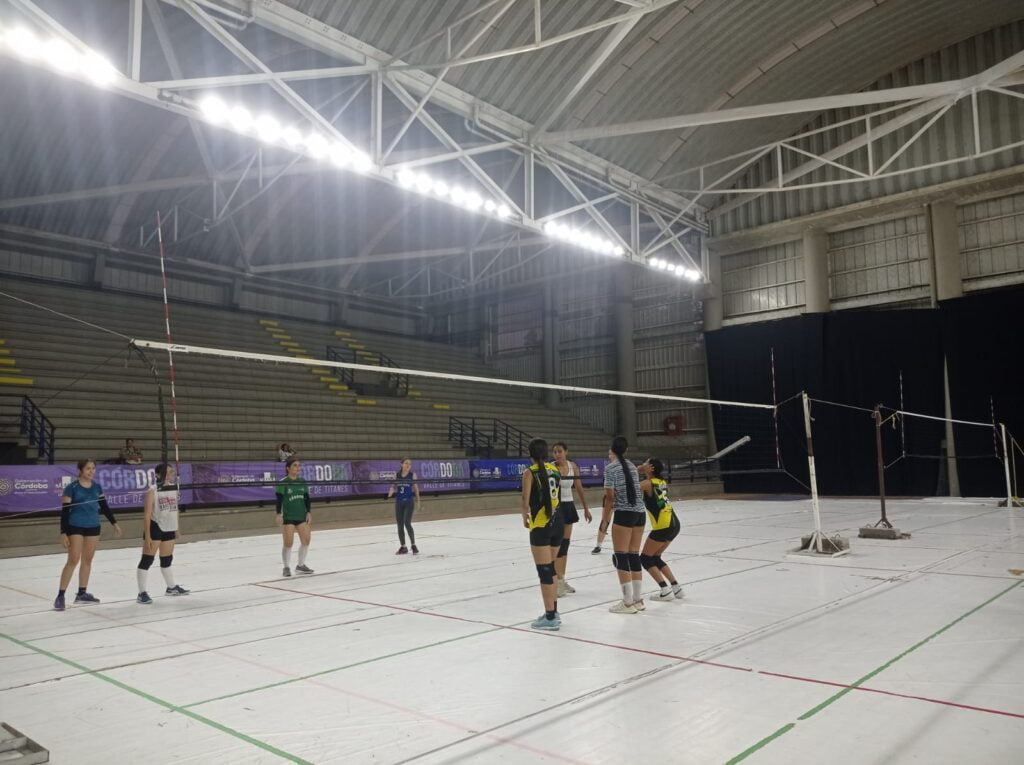 deportistas de Puerto Libertador, Valeria García Díaz y Ana Lucía Osorio Padilla, destacan en la selección Córdoba de Vóleibol para los Juegos Deportivos Nacionales 2023