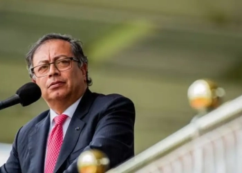 “Hay quienes sueñan con tumbar el Gobierno, no sean brutos”: presidente Petro