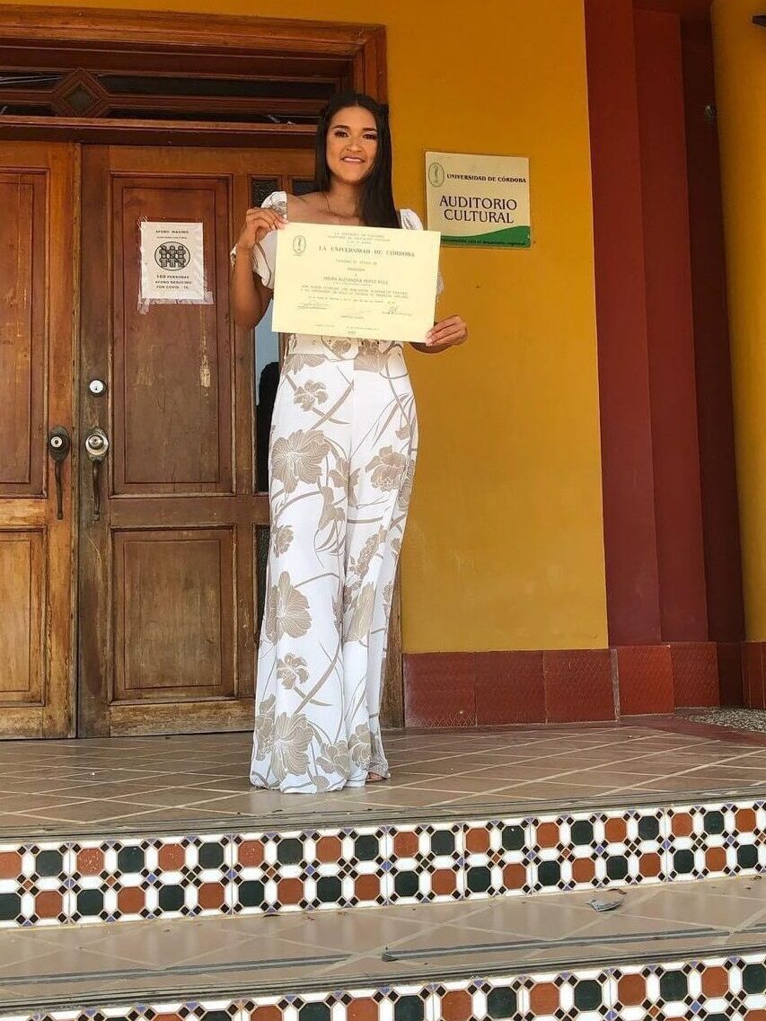 Maira Pérez Ruiz se gradúa como abogada de la Universidad de Córdoba