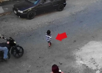 Motociclista impacta a niño de 4 años en aparente descuido de su madre