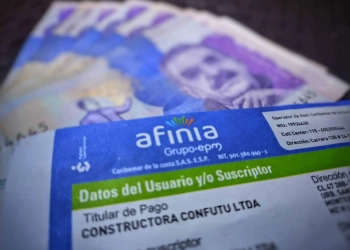 Petro anuncia plan para reducir tarifas de energía en Colombia