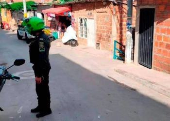Por insultar a su pareja hombre de 21 años es asesinado por tres jóvenes a cuchillo
