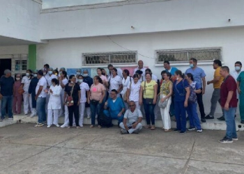 Trabajadores del Hospital San Juan de Sahagún protestan por retrasos en el pago de salarios