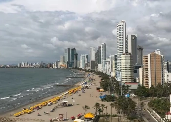 Españoles fueron amenazados de muerte por no comprarle a los vendedores en Cartagena