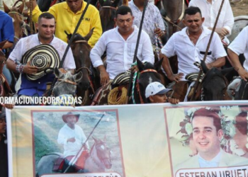 Al ritmo del porro rindieron homenaje a Esteban Urueta y sus empleados en corralejas de Sincé