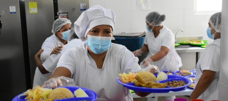 Recursos del PAE en riesgo: Ministerio de Hacienda no garantiza giros para 2025  