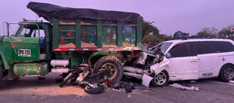 Accidente deja dos muertos y varios heridos, entre esos, un cordobés